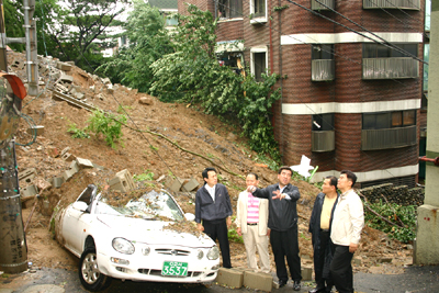 폭우로 인한 영락중 옹벽붕괴 현장 방문