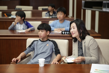 은평구의회 견학교실_녹번초교 6-6_유명란 의원