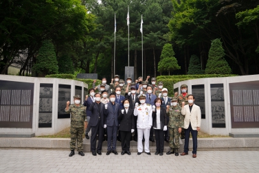 제66회 현충일 \'은평구 6.25 참전유공자 호국영웅 명비\' 참배가 있었습니다.